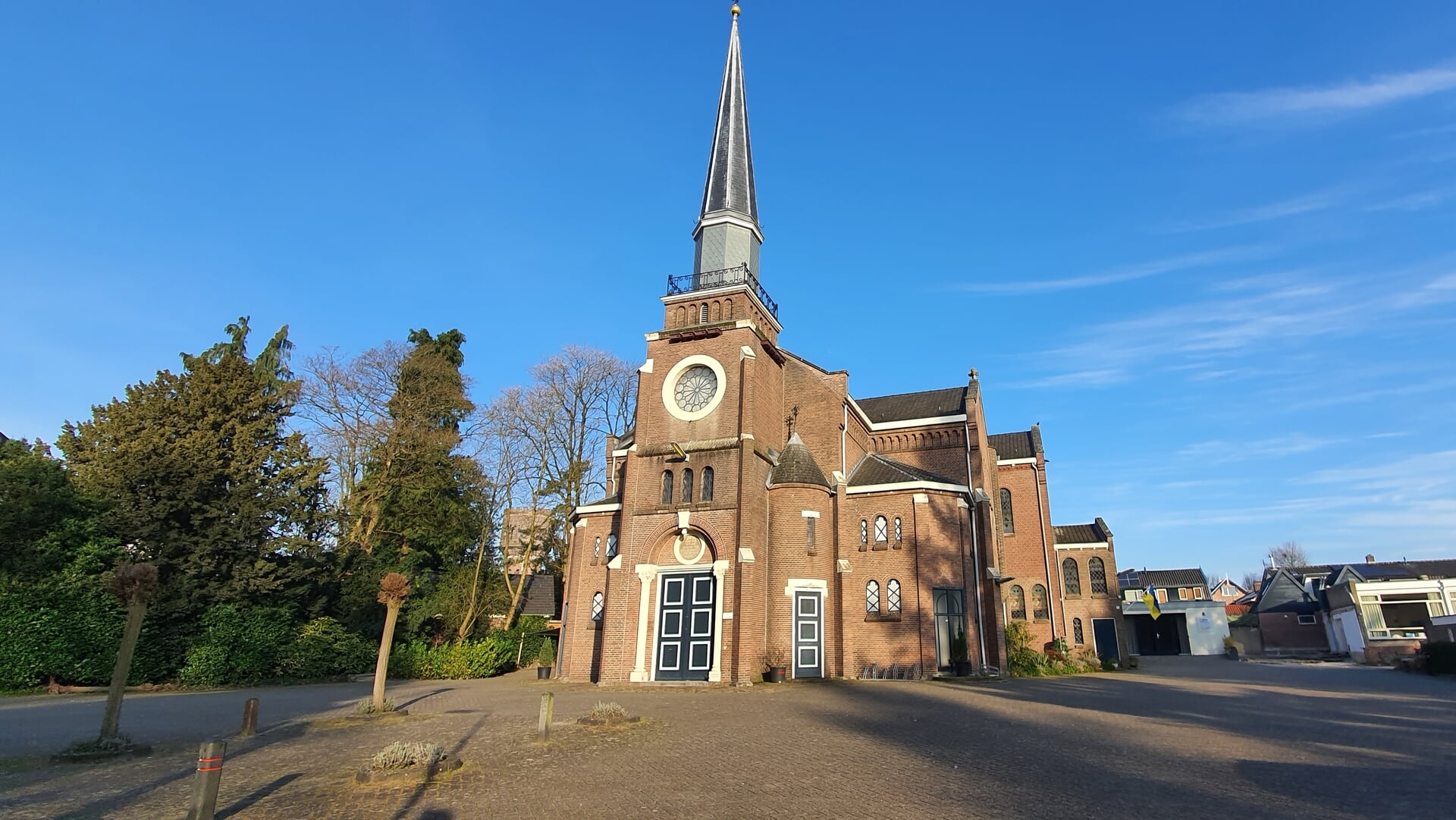 Plantenverkoop voor Stichting Kifaiabij bij de Paaskerk