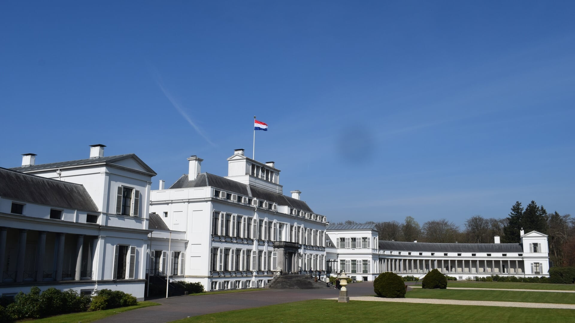 Natte wandeltocht langs paleizen