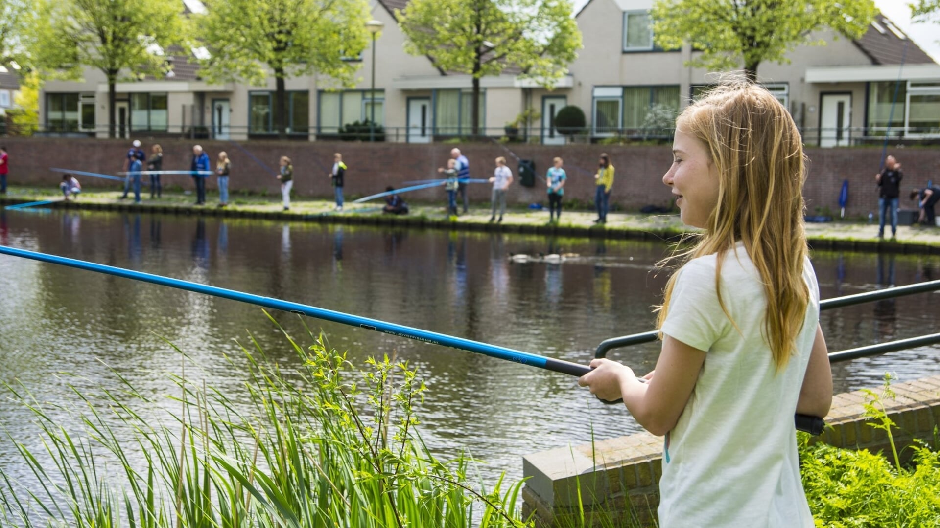 Vislessen op Goede Herderschool: ‘Het geeft de kinderen een inkijkje in de onderwaterwereld’