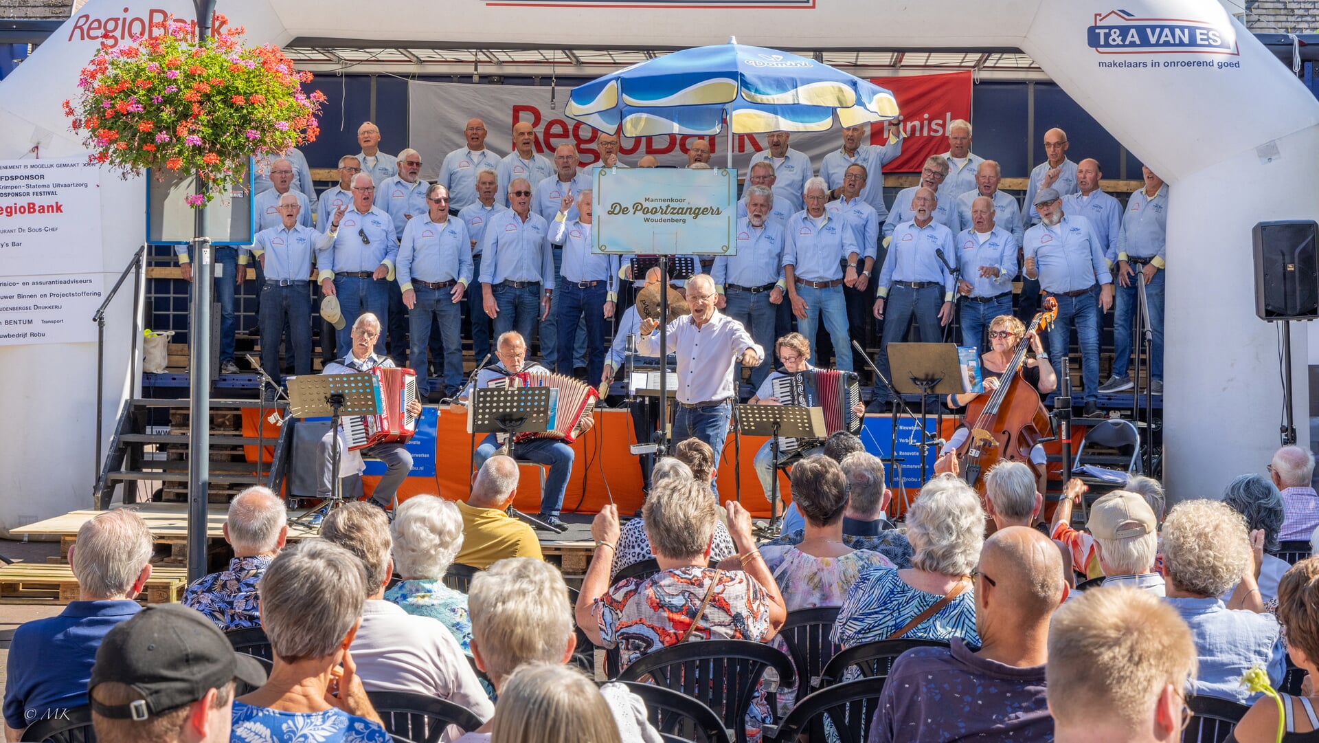 Mannenkoor de Poortzangers geeft startschot zomer in Alzheimer Café Woudenberg