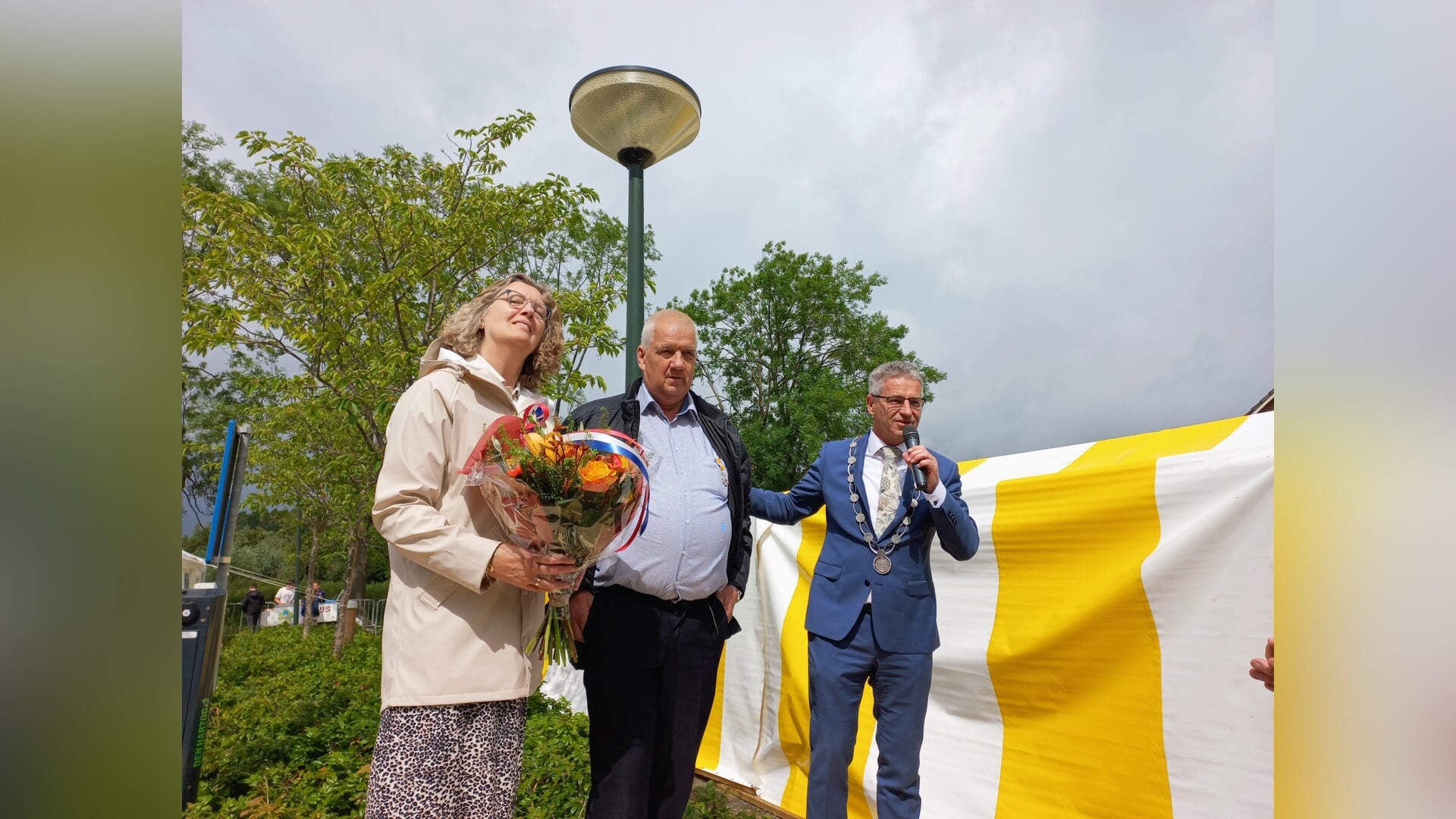 Koninklijke Onderscheiding voor Jan Arie Versloot in Boven-Hardinxveld ...