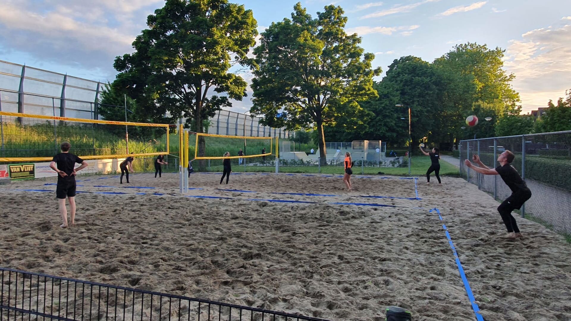 Dankzij subsidie en inzet weer volop beachplezier in Hardinxveld