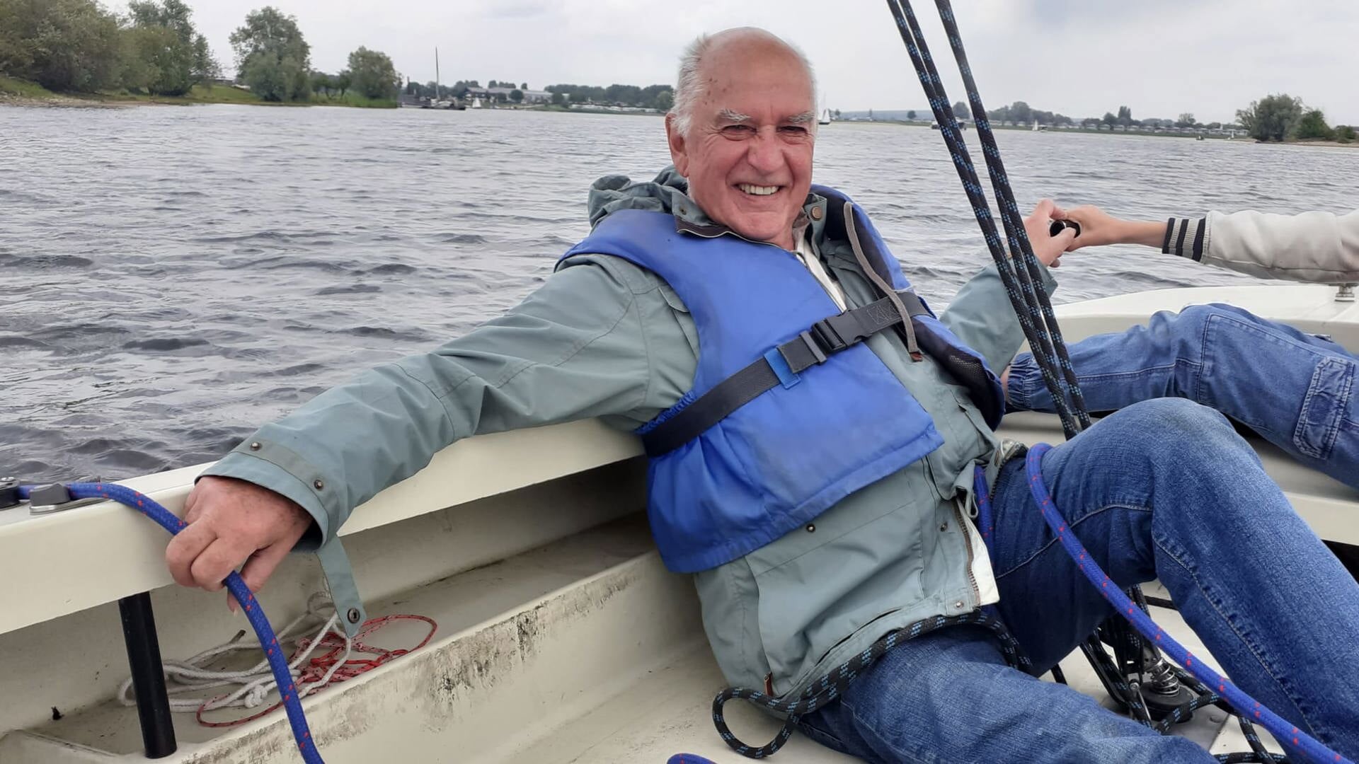 Erik IJpema uit Odijk zeilt al 65 jaar en geeft Zomerschool-cursus aan senioren