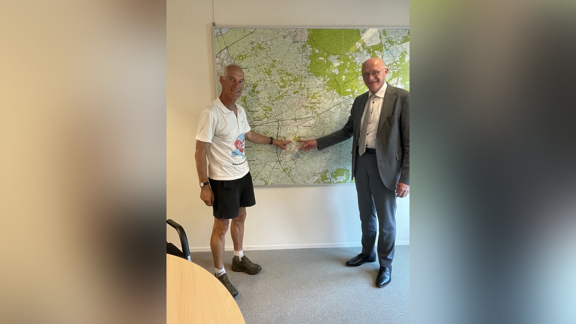 ‘Het was een onvergetelijke dag’; HEEL Nederland-wandelaar krijgt warm onthaal in Barneveld