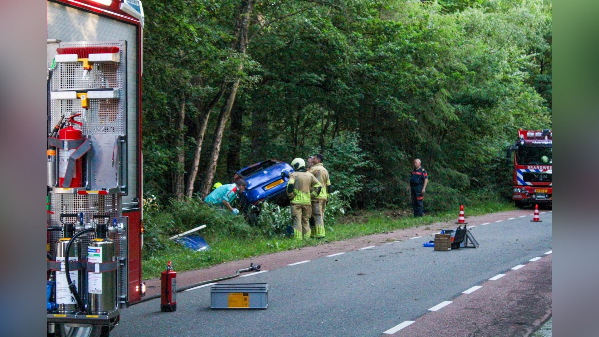 Bestuurder uit auto bevrijd bij ernstig ongeval in Amerongen