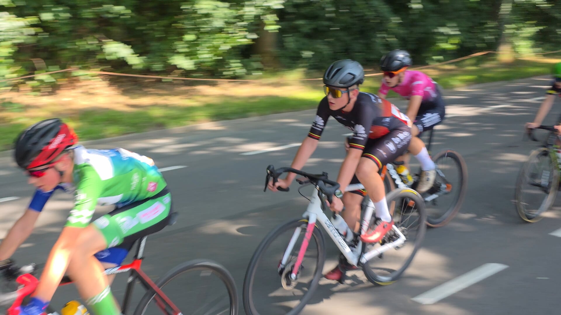 Sverre Timmerman uit Rhenen kroont zich tot Nederlands kampioen jeugd Wielrennen