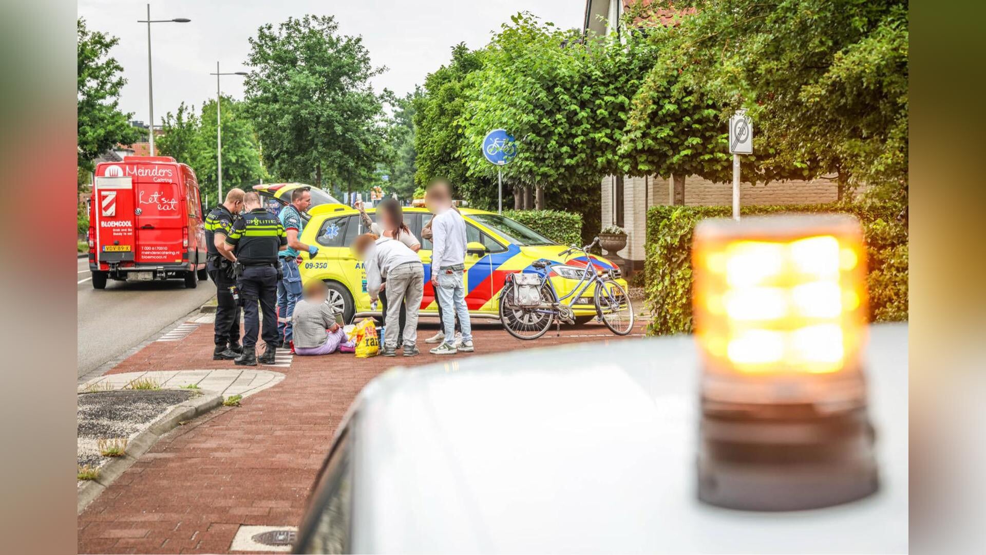 Vrouw gewond bij aanrijding tussen scooter en fiets op Hogeweg in Amersfoort