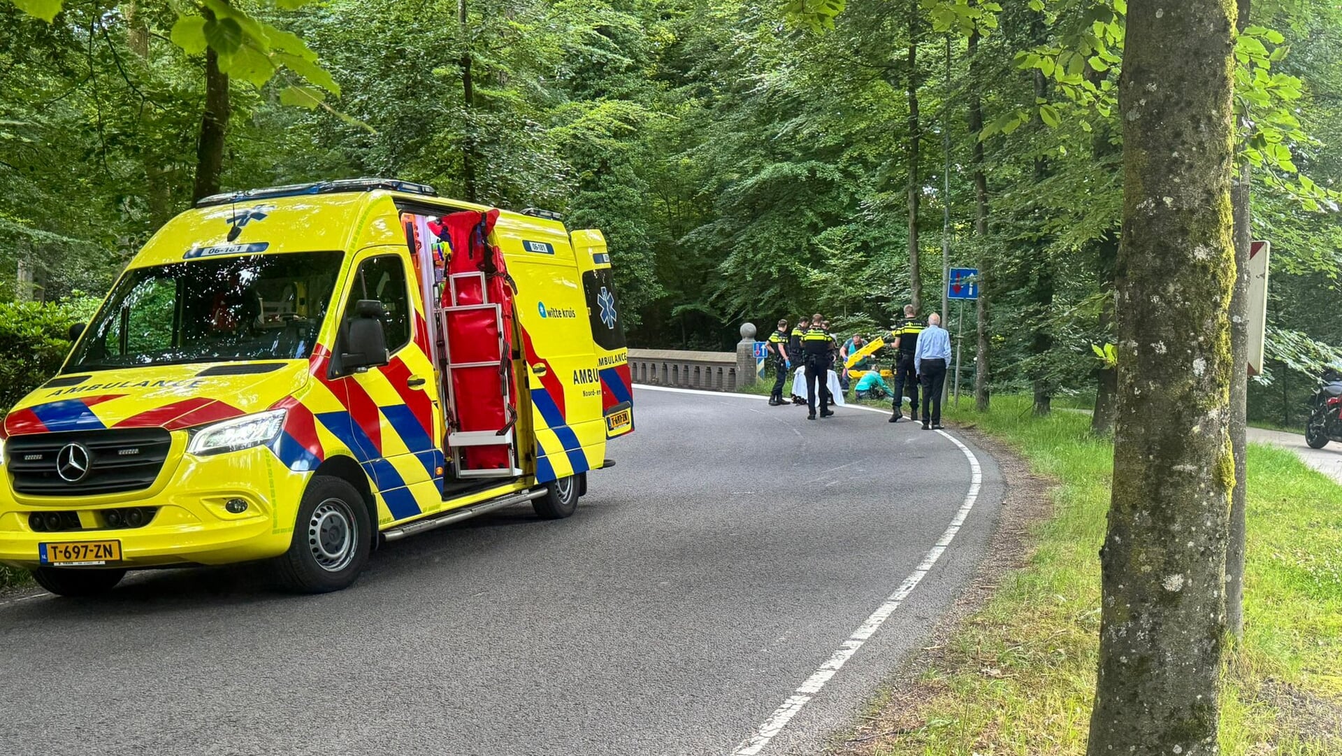Motorrijdster raakt gewond bij ongeval op de Staverdenseweg in Ermelo