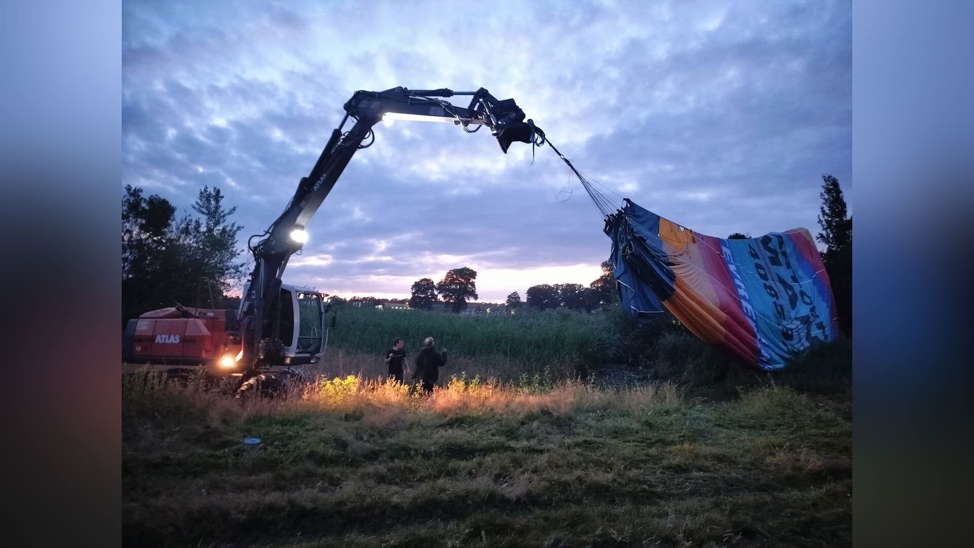 Luchtballon vat deels vlam bij landing in Vaassen