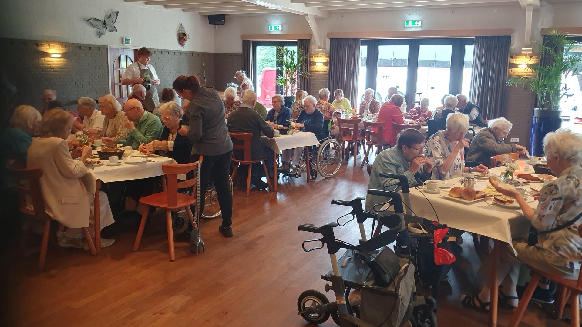 45 Baarnse senioren beleven mooie dag op safari met de Zonnebloem