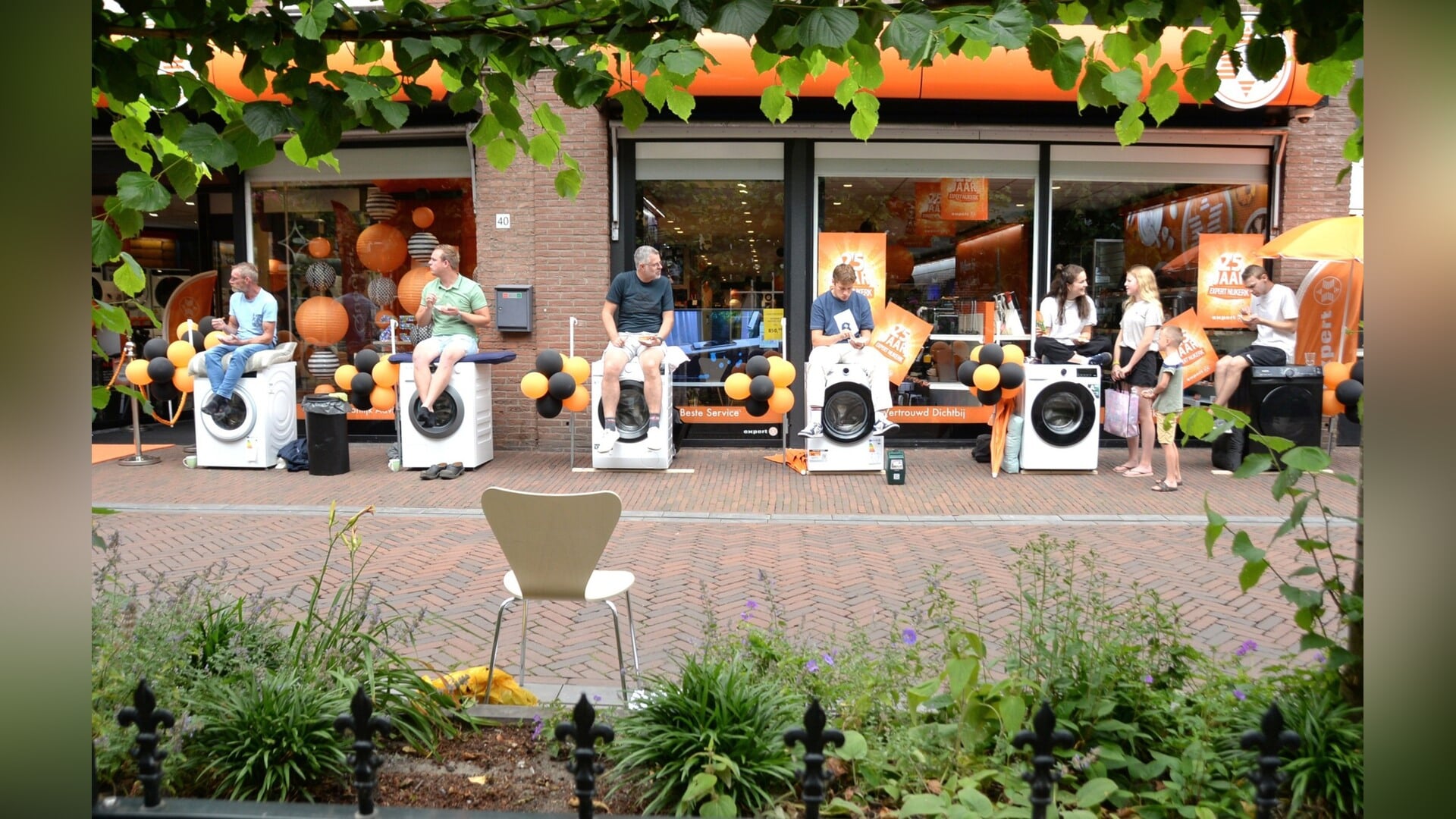 Actie ‘Wasmachine zitten’ bij Expert in Nijkerk opnieuw in leven geblazen