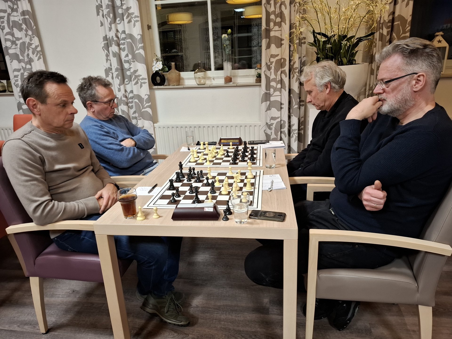 Weinig verschuivingen in stand Zierikzeese schaakstrijd
