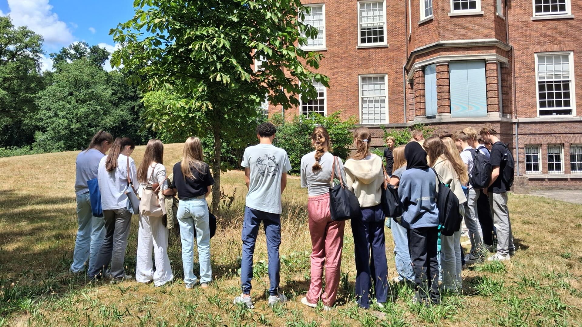 Leerlingen de Breul herdenken in Zeist de Holocaust