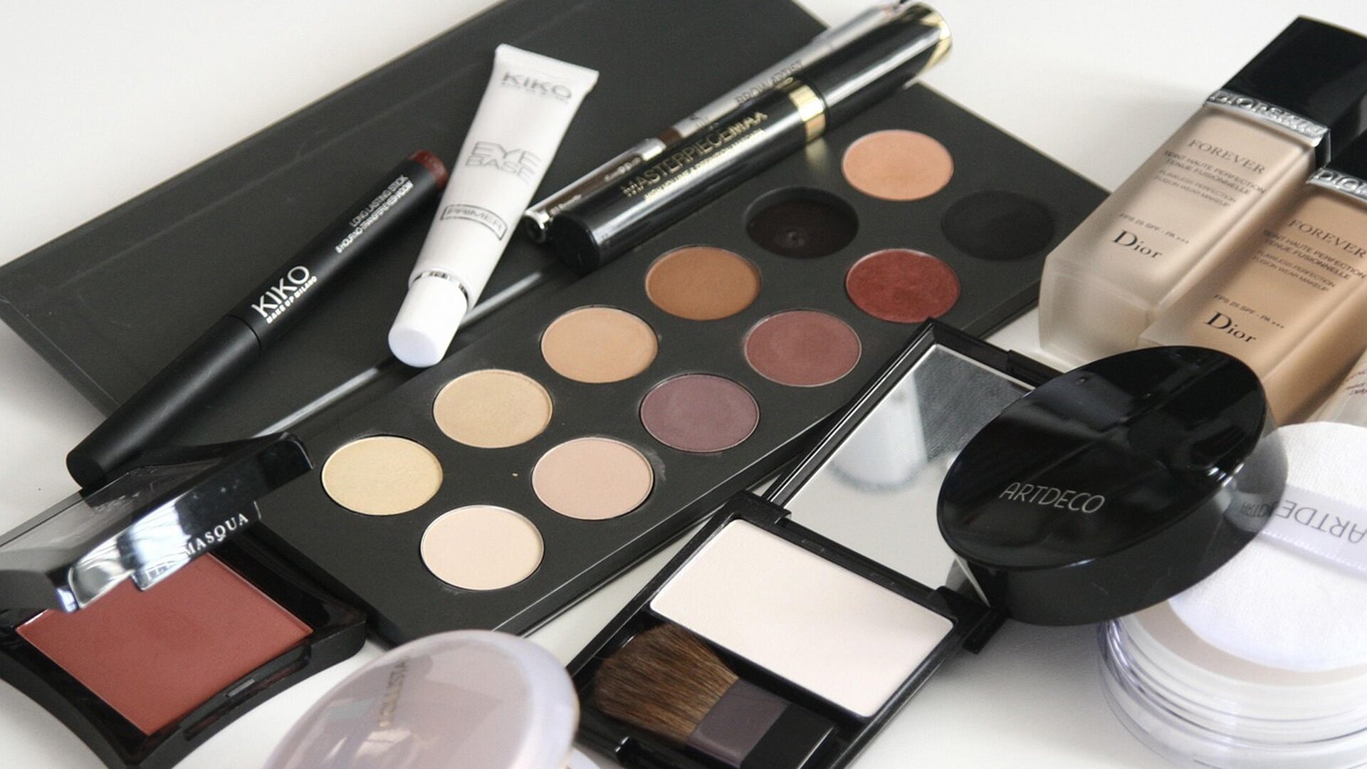 Amersfoort Weekend Escapade: Jouw Minimalistische Beauty Checklist voor een Verfrissende Trip