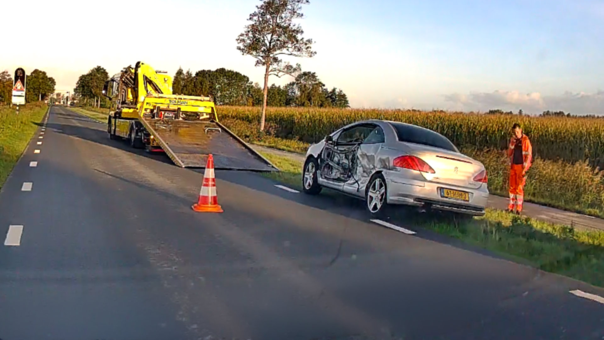 Auto zwaar beschadigd bij ongeval Tijnje