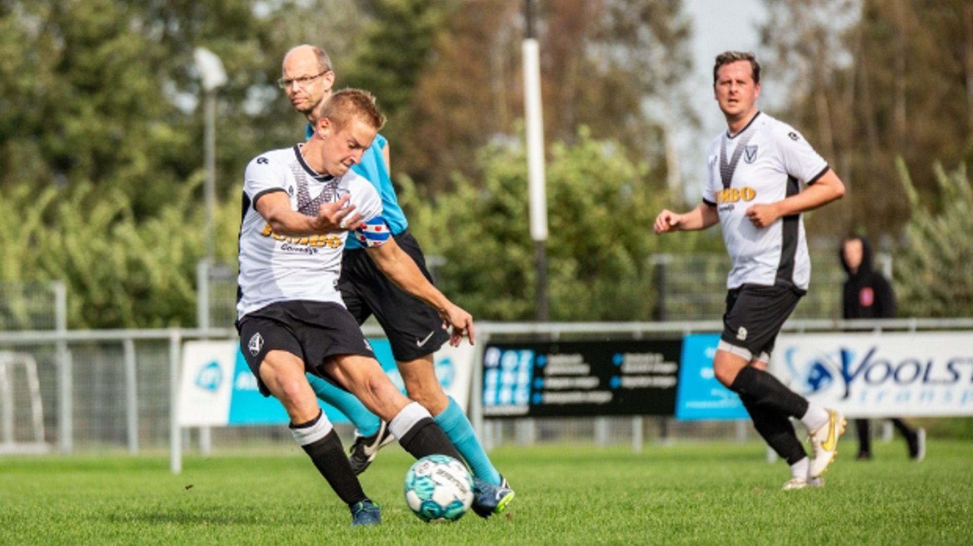 Tijnje wint topper; hattrick Jelte Post