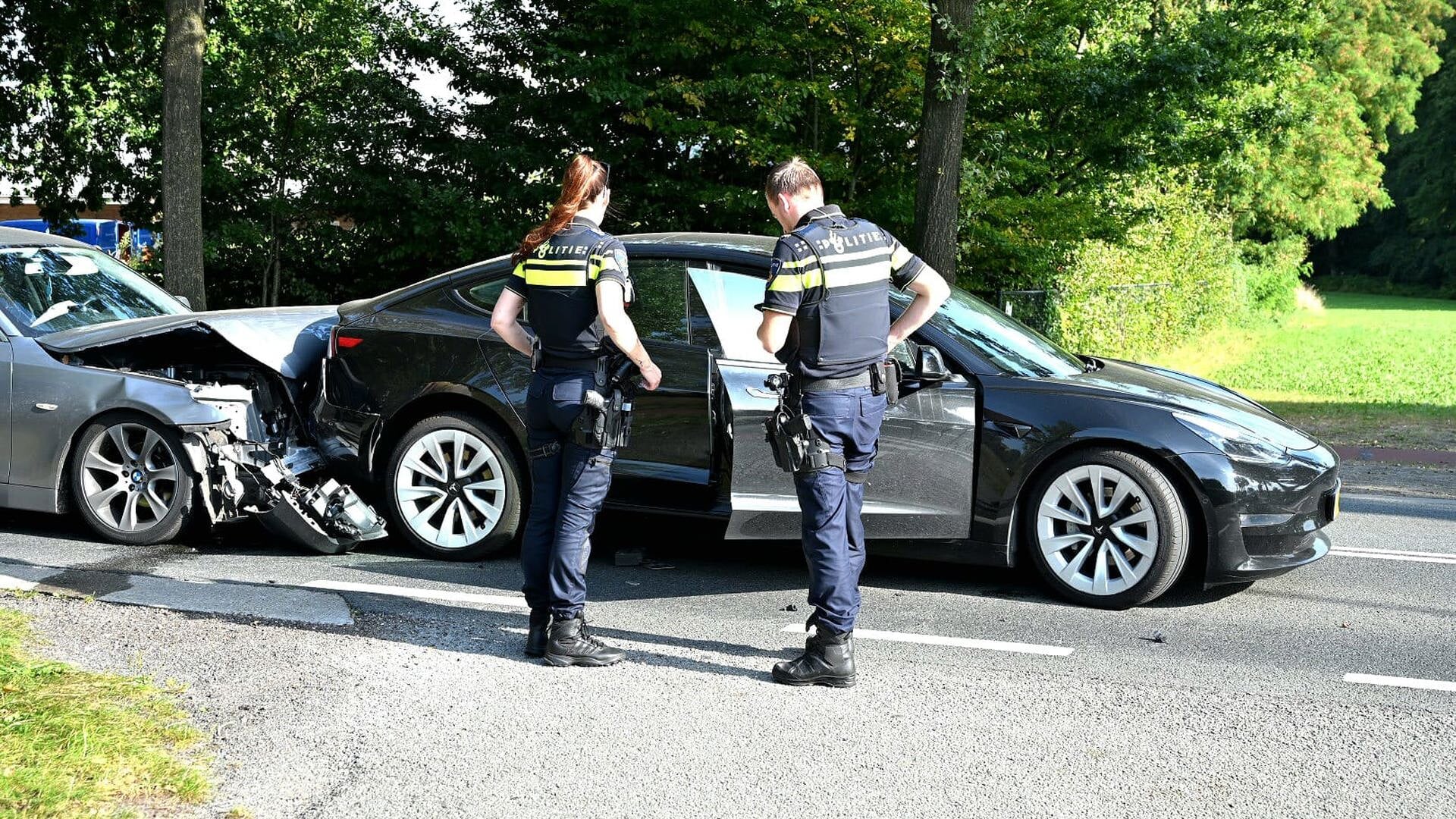 Kop-staartbotsing in Voorthuizen; automobiliste ziet remmende auto te ...