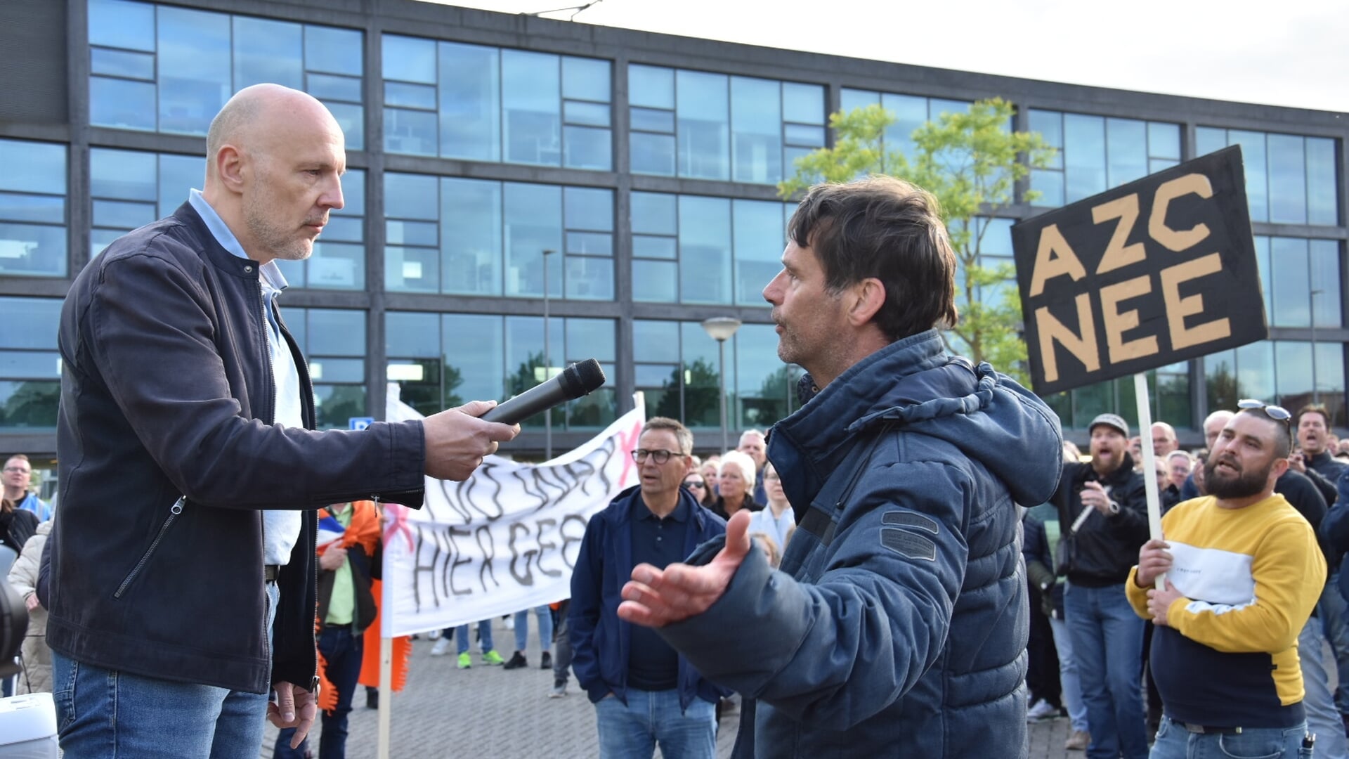 Verhitte discussie over opvang asielzoekers en statushouders ...