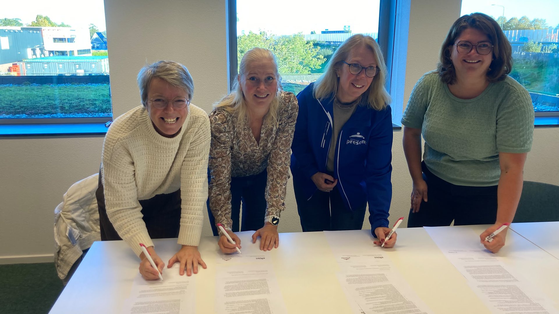 Nieuw samenwerkingscontract tussen Elkien en Present Heerenveen, Leeuwarden en Súdwest-Fryslân