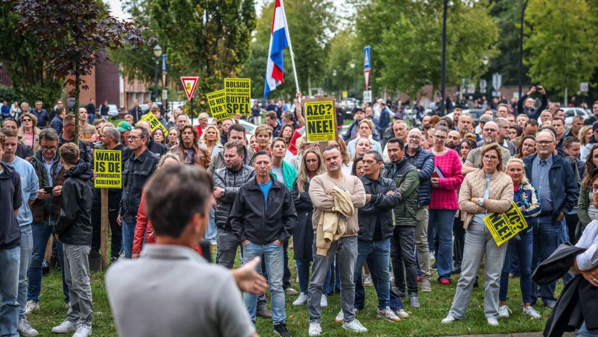 Plannen azc’s moeten opnieuw, gemeente eerst in gesprek met raad en ...