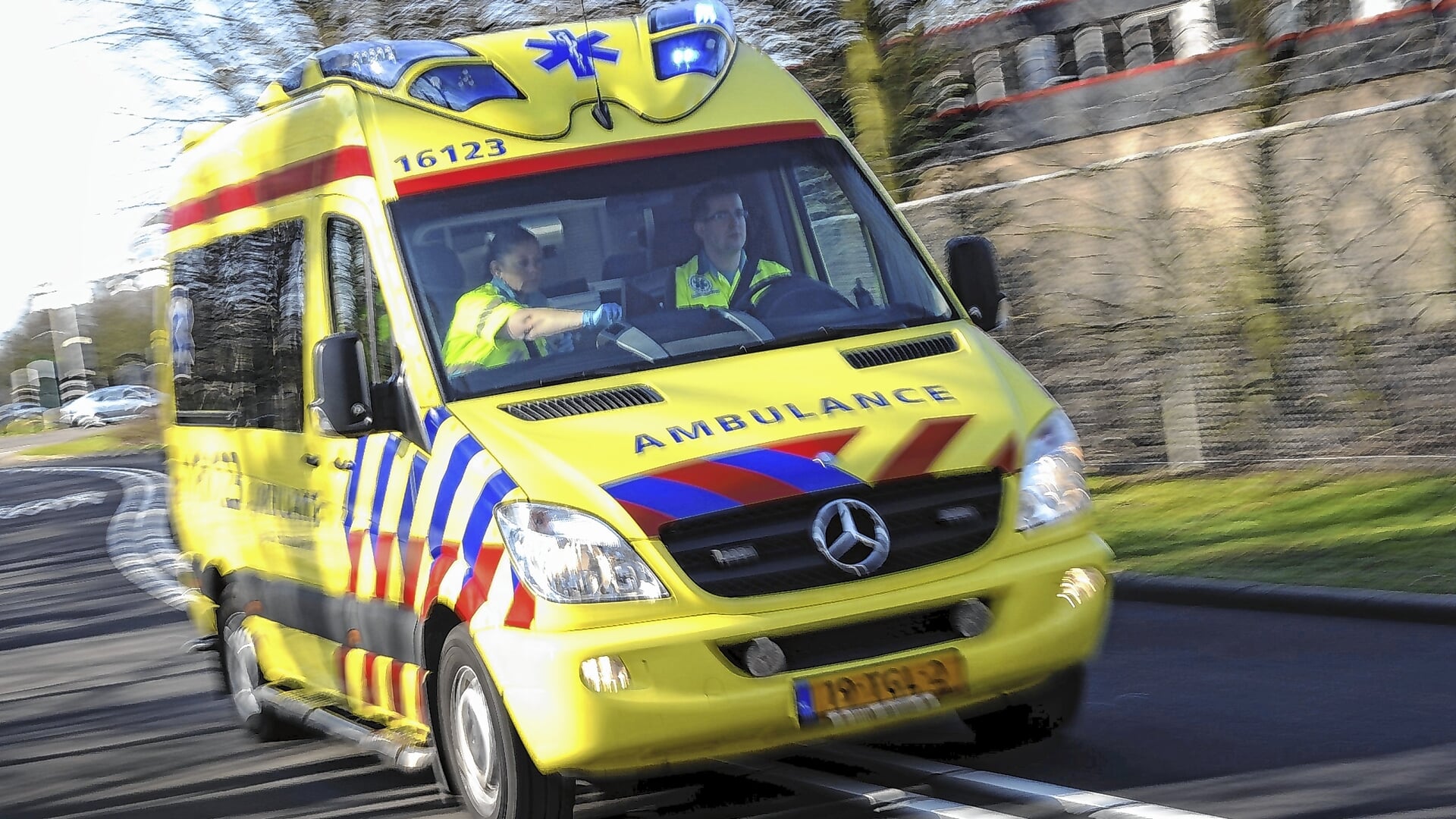Edese en Otterloërs gewond bij botsing auto’s in Hoenderloo