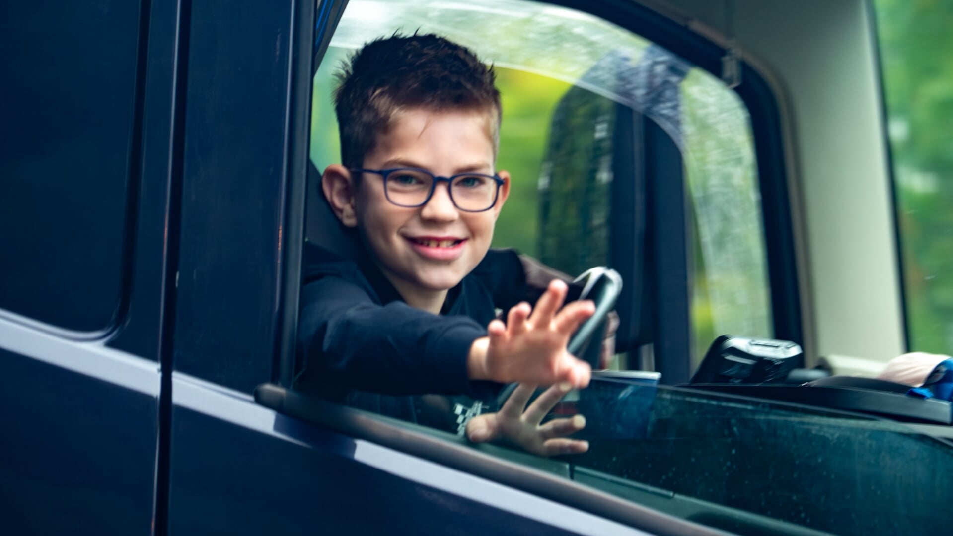 -Blije-koppies-en-brullende-motoren--tijdens-Truckersdag