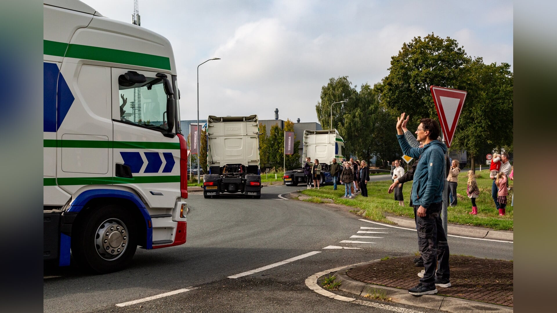 -Blije-koppies-en-brullende-motoren--tijdens-Truckersdag