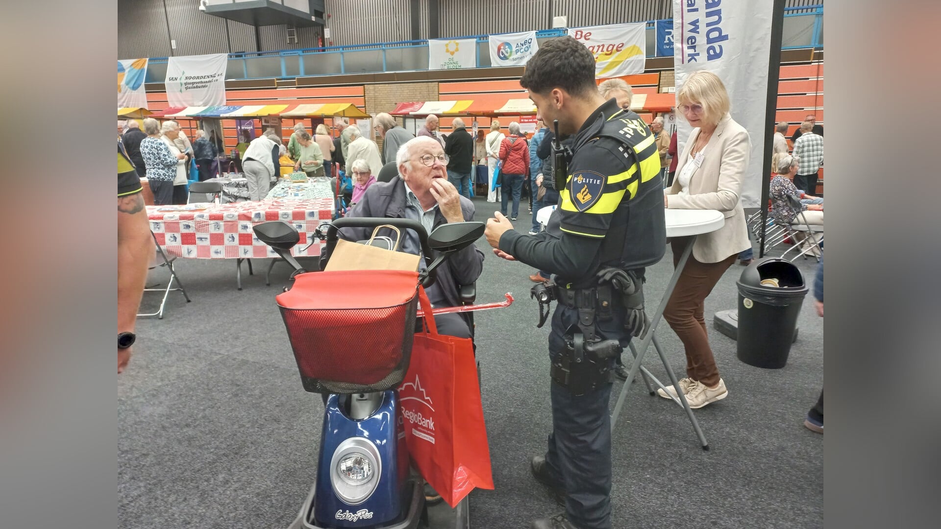 Record aantal ouderen bezocht informatiebeurs in de Wielewaal in Hardinxveld-Giessendam