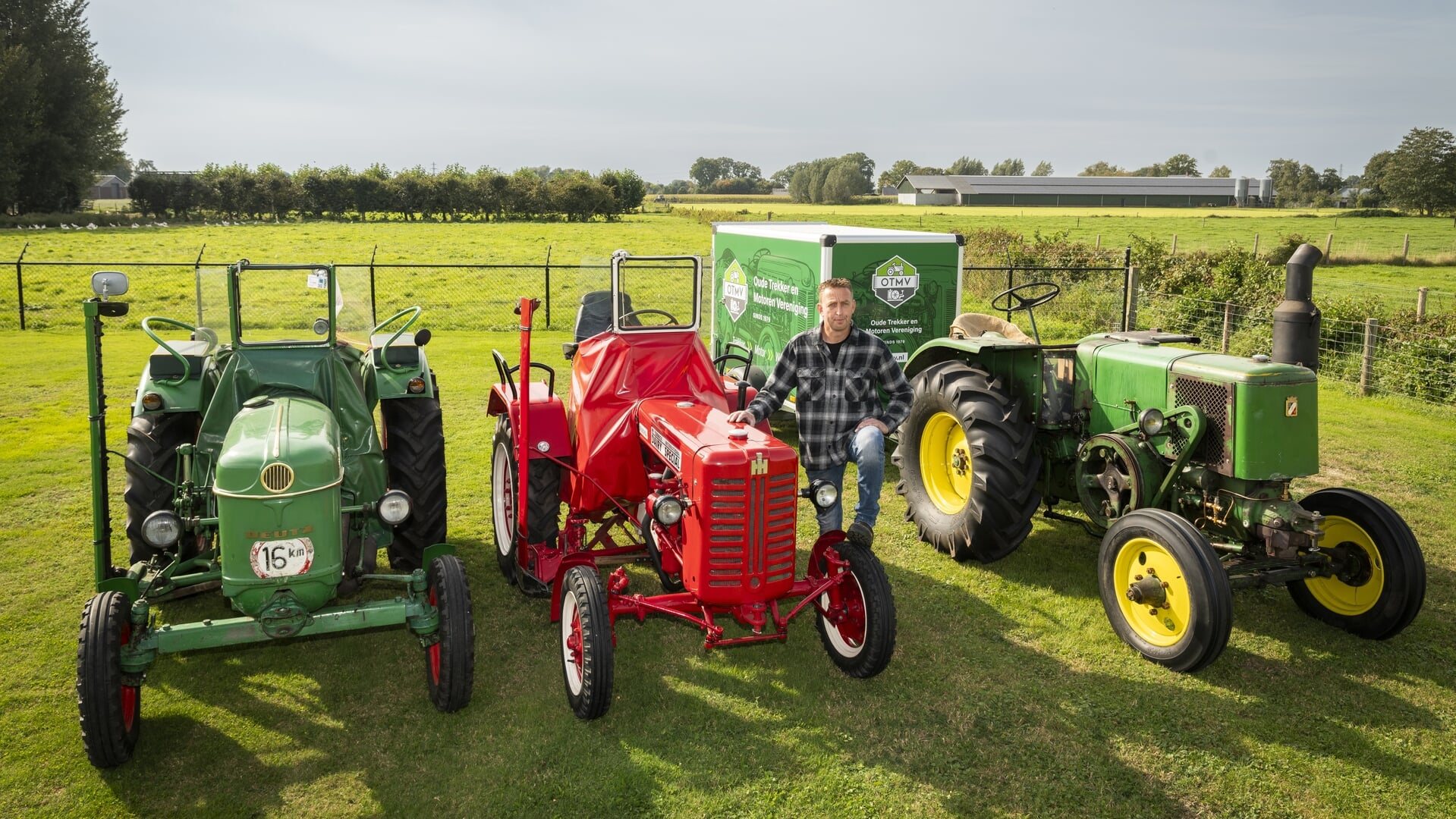Oldtimer trekkers en snert bij jubileumfeest van OTMV Gelderland: ‘Een oude trekker is een hele bele