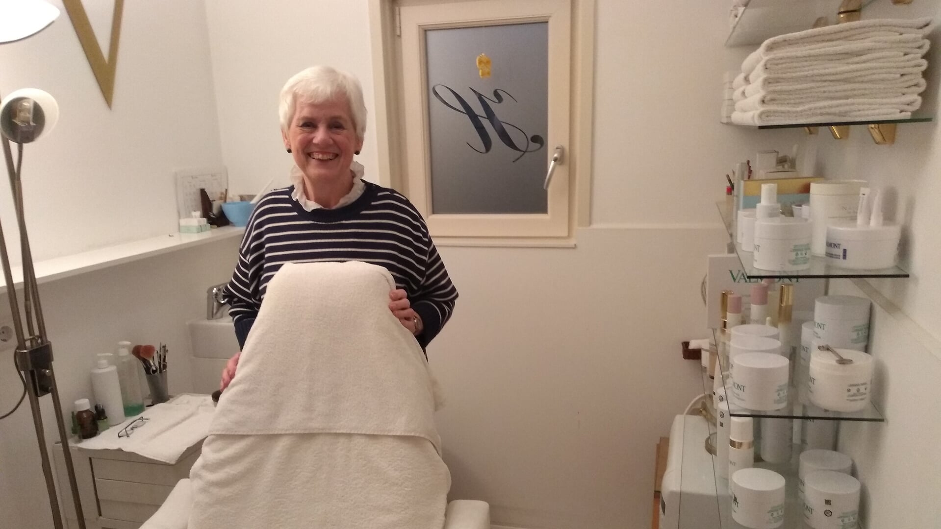 Afscheid met tranen én dankbaarheid: Ineke Hollestelle sluit haar salon na 57 jaar werken