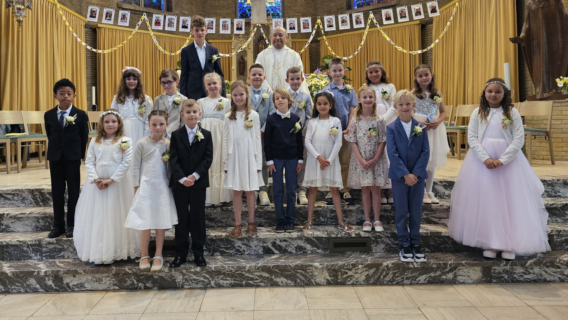 Communieviering in de Onze Lieve Vrouw Geboortekerk