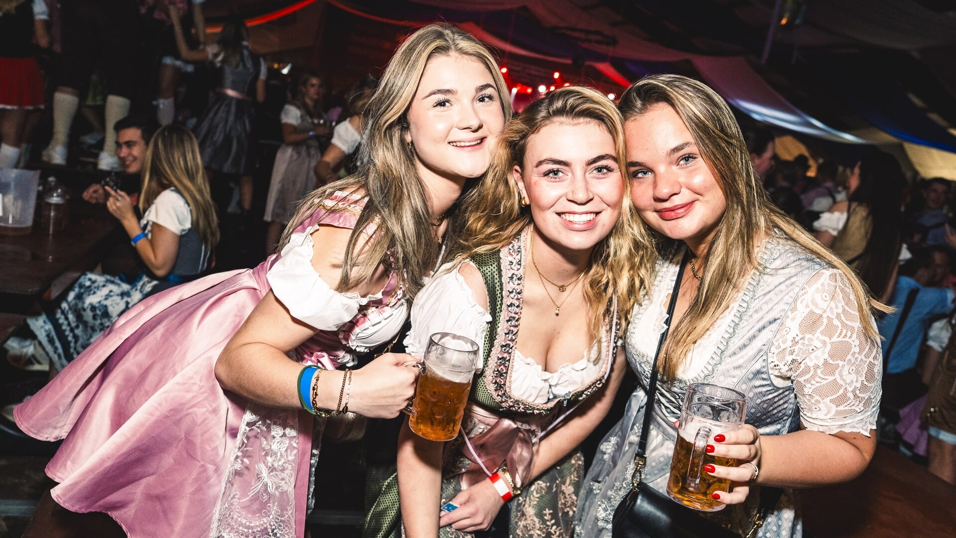 Gemütlichkeit en Beierse sfeer tijdens Scherpenzeels Oktoberfest
