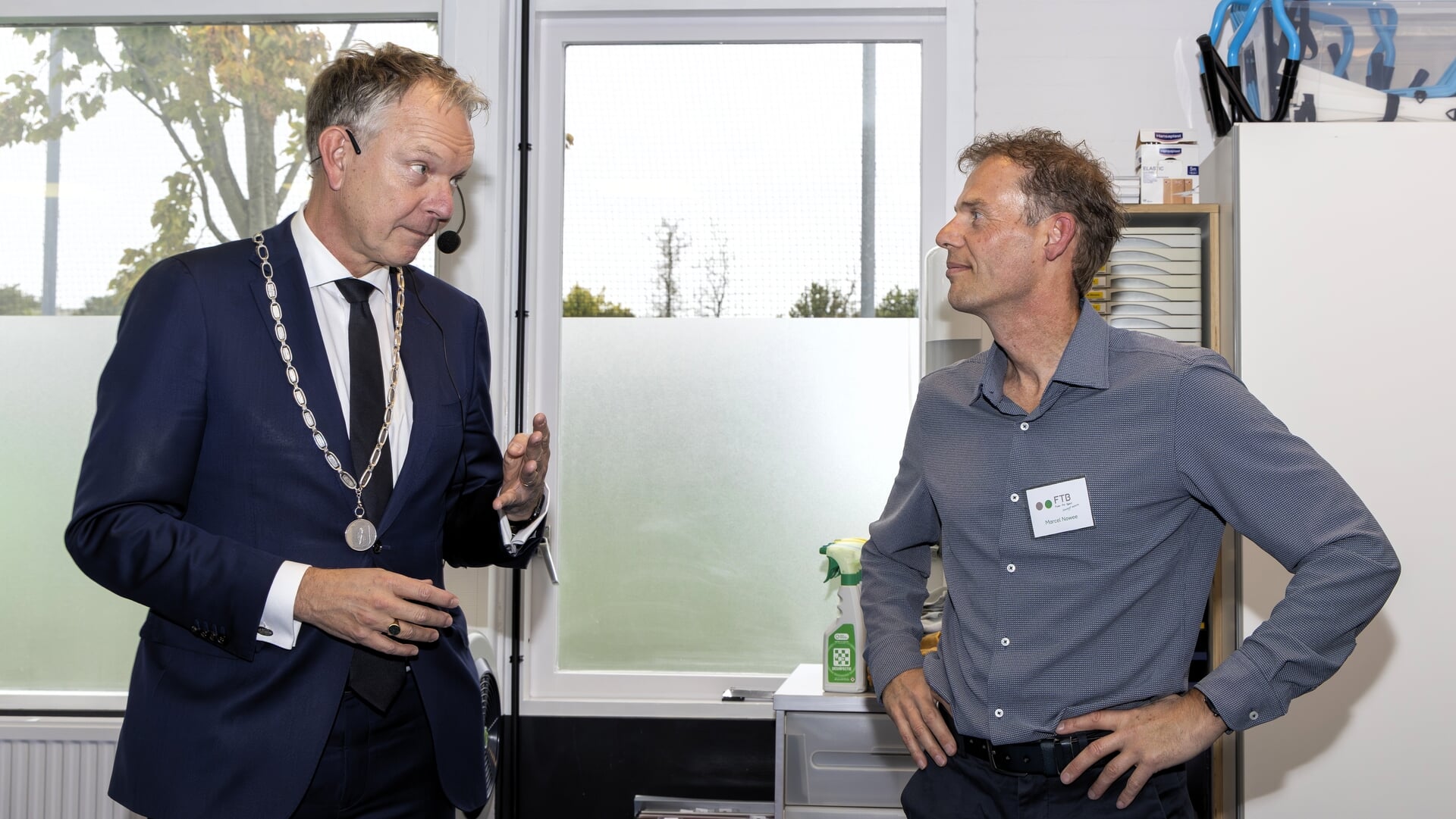 Burgemeester Röell opent nieuwe locatie FTB aan De Geerenweg