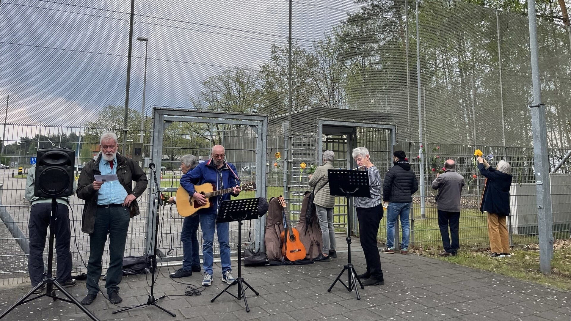 Elke maand bij Kamp van Zeist: wake voor vergeten vreemdelingen