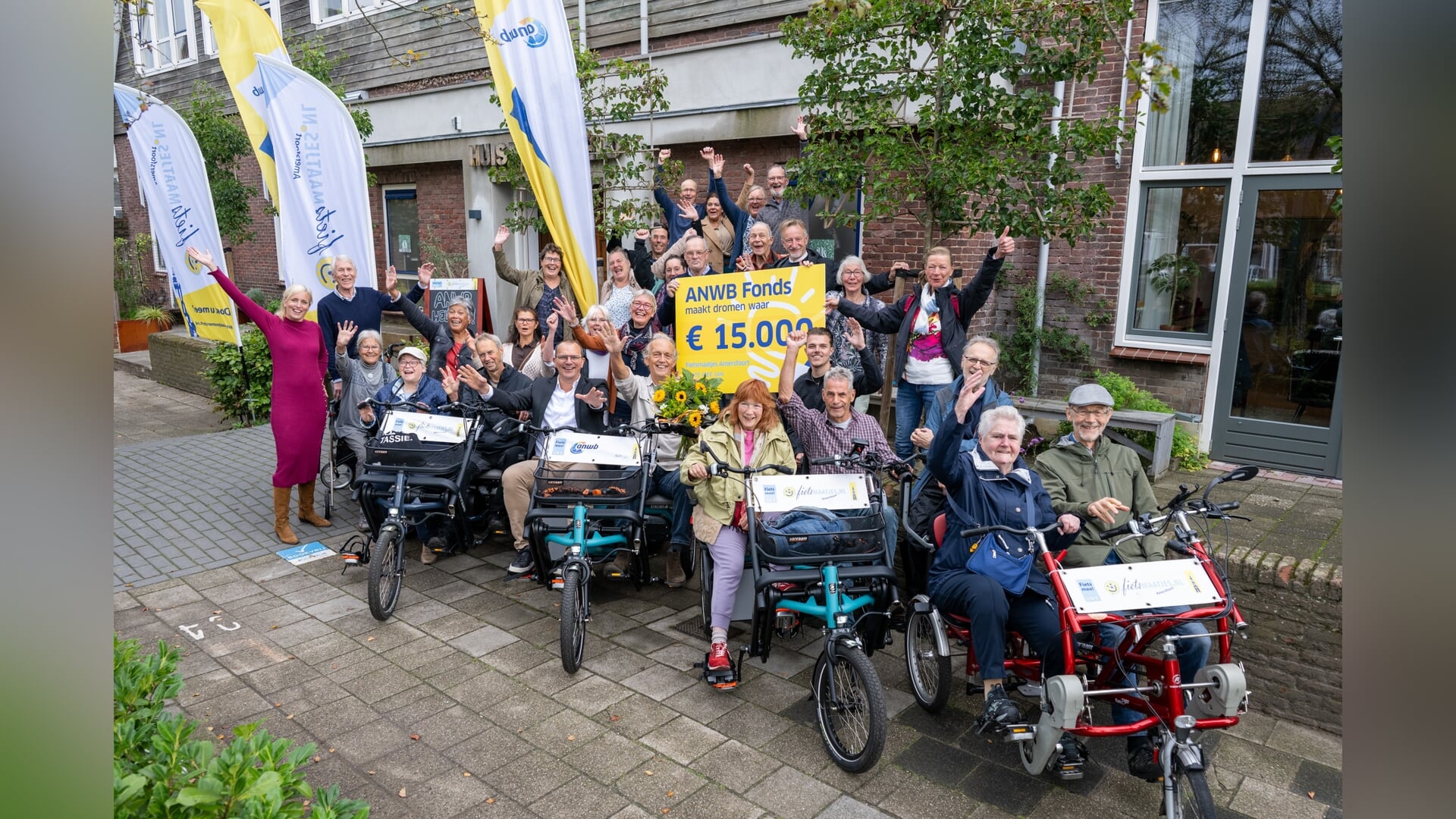Fietsmaatjes Amersfoort wint ‘Het beste idee’ van het ANWB Fonds