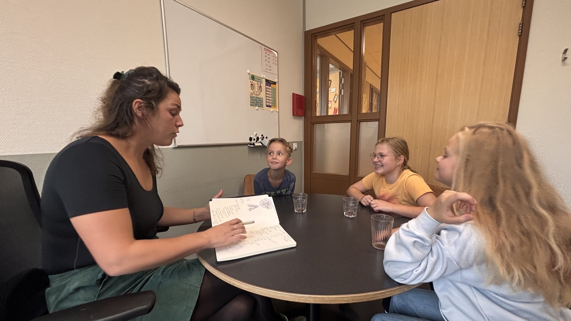 Stadsdichter gaat in gesprek met leerlingen: ‘Wij juichen dit heel erg toe’