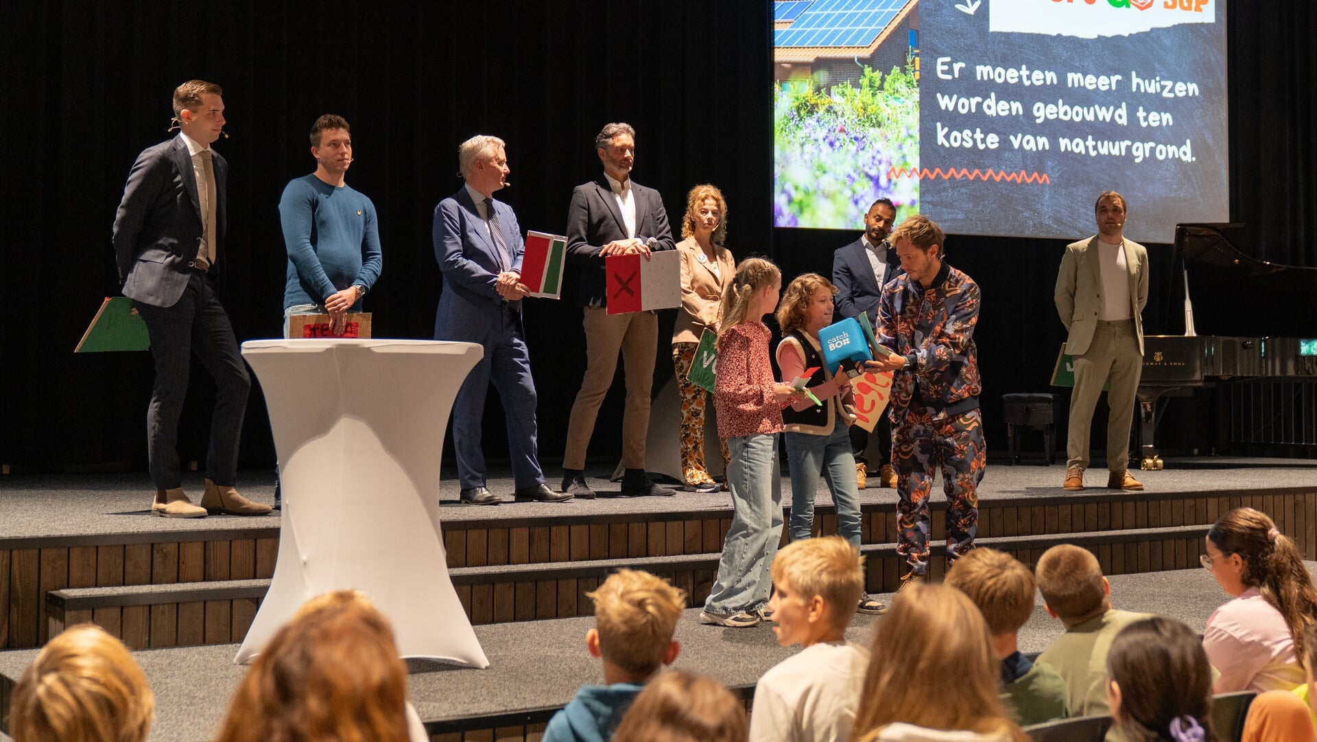 700 scholieren in debat met 7 kandidaat-Kamerleden: ‘In de politiek moet je soms moeilijke keuzes ma