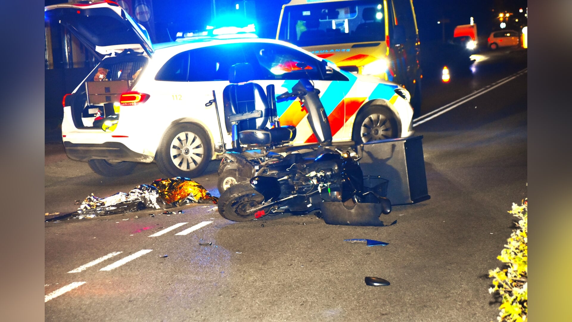 Scootmobiel en scooter botsen in Soest: één ernstig en één licht gewonde