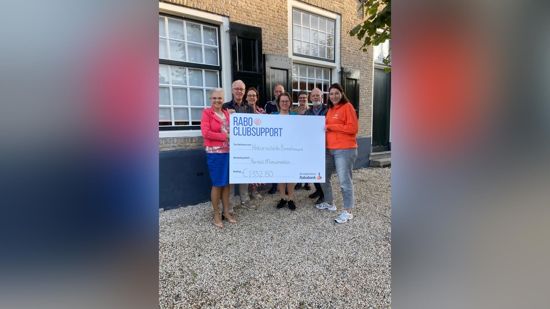 Historische Vereniging Binnenwaard ontvangt cheque Rabo CubSupport