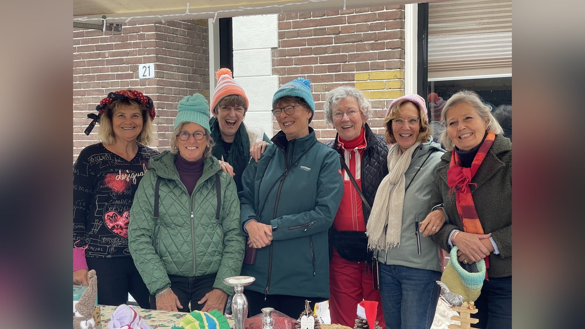 Inner Wheel Nijkerk op Ossenmarkt: 2800 euro voor WensAmbulance Gelderland