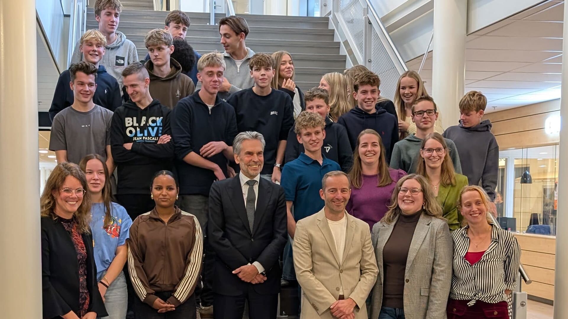 Premier Schoof op het JFC in Barneveld: ‘Boeiend gesprek over respect’