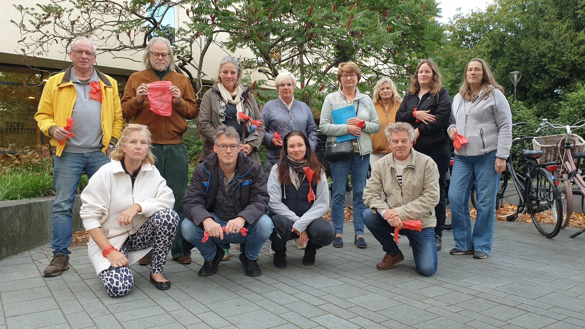 455 Handtekeningen om honden te blijven toelaten in waterwingebied aan Bergweg in Zeist