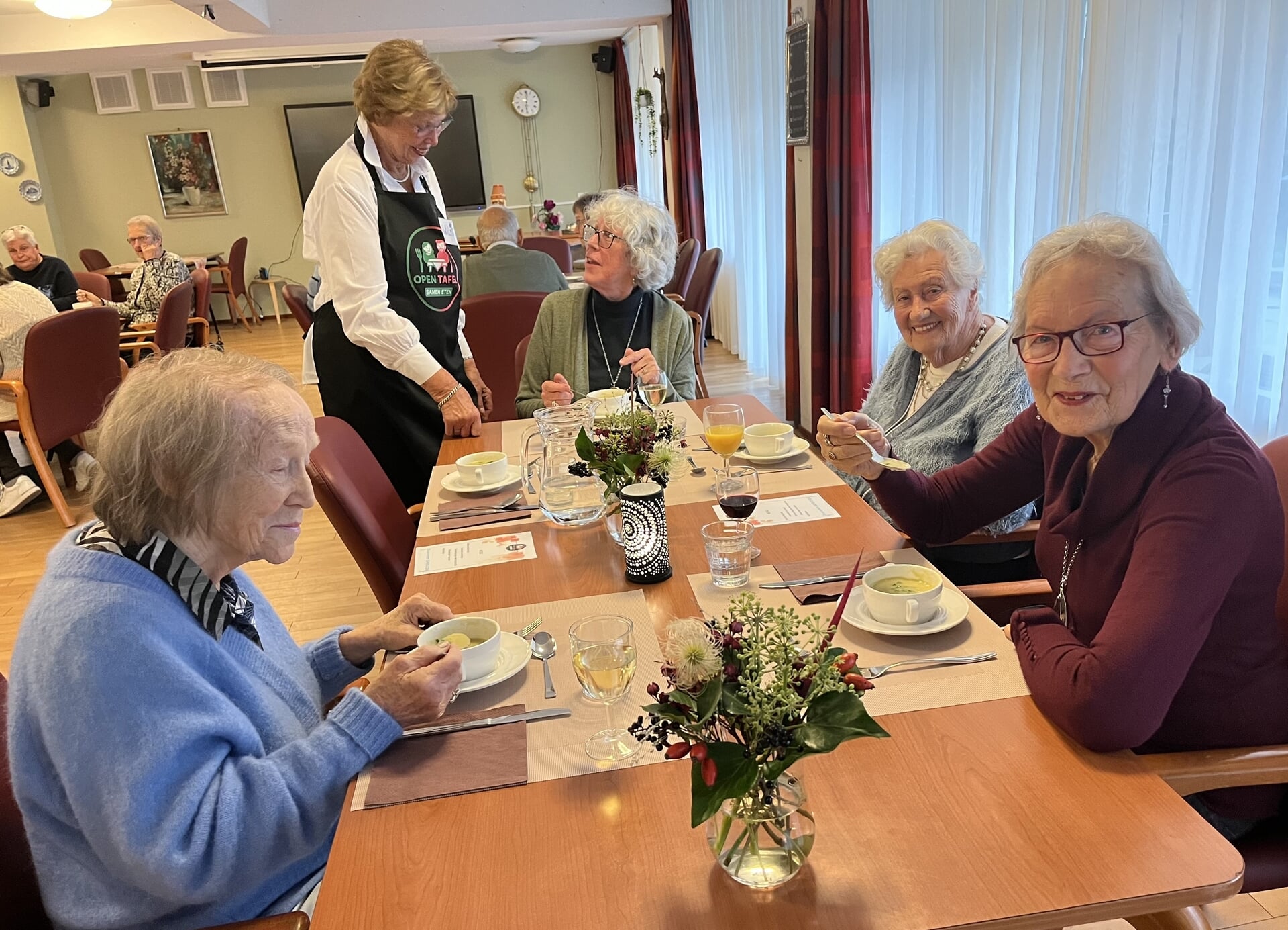 Eerste Open Tafel bij Bunninchem met Italiaanse groentelasagne en sinaasappelmousse