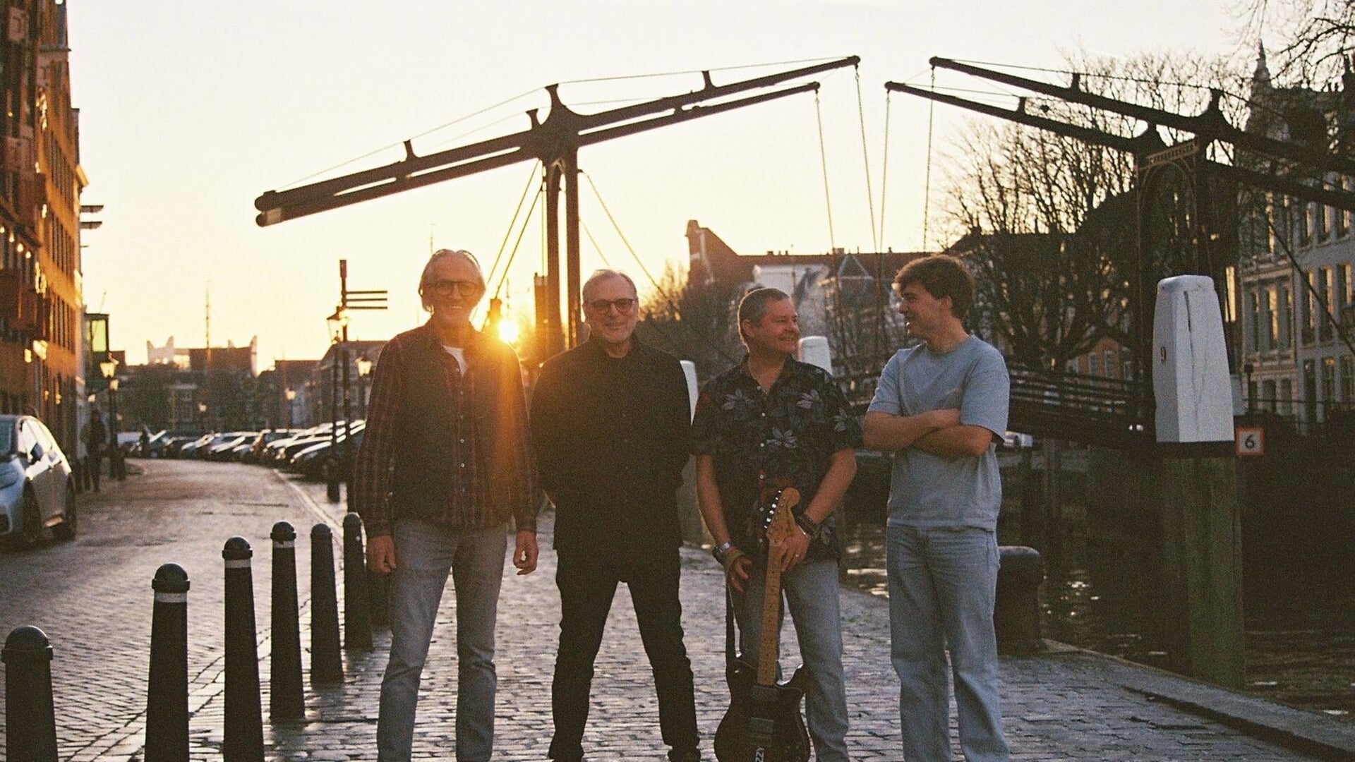 Blues band Tornadow speelt in café Korevaar in Sliedrecht