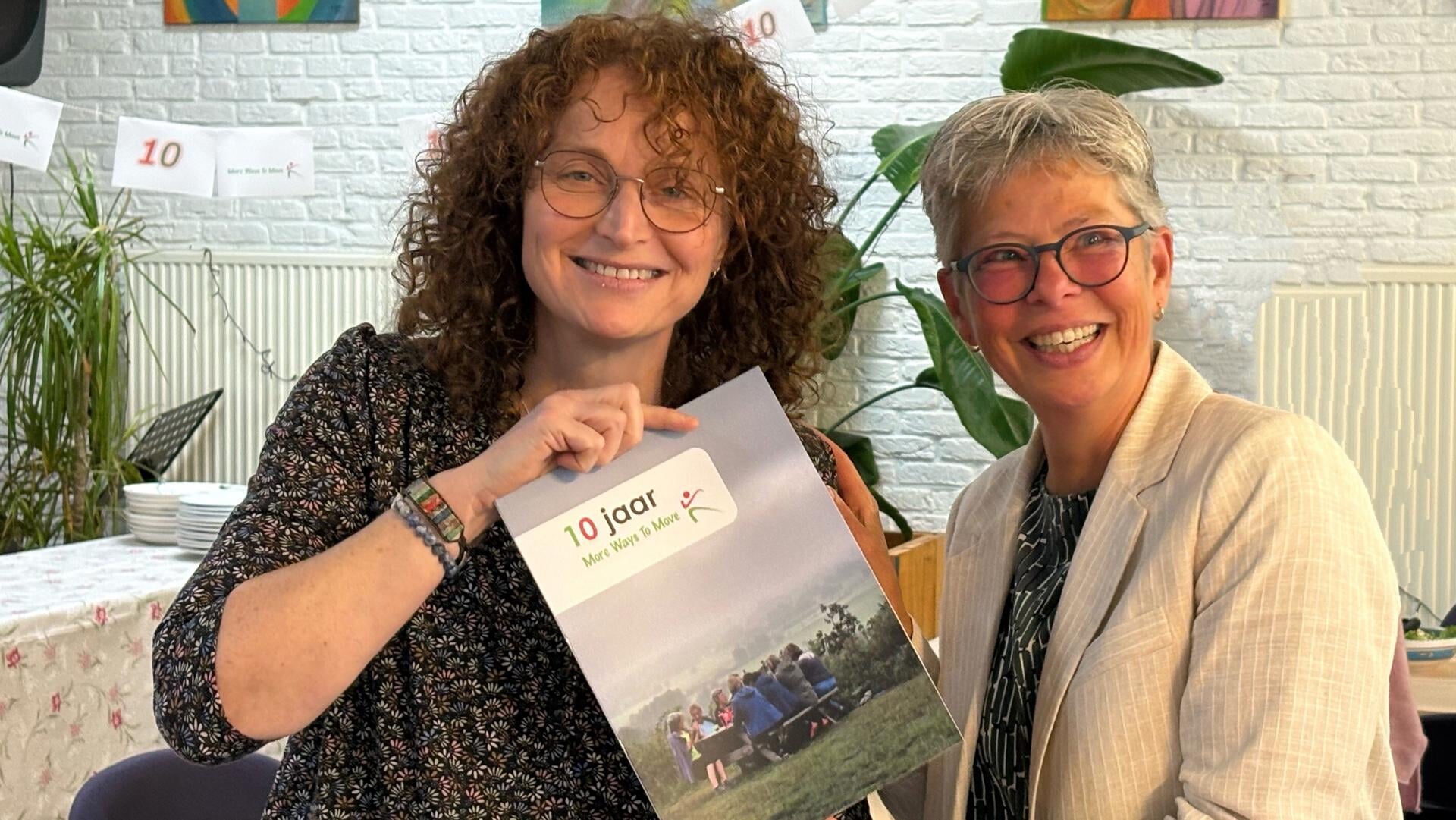 Jubilerende Wageningse vrouwenloopgroep biedt nu ook wandelen
