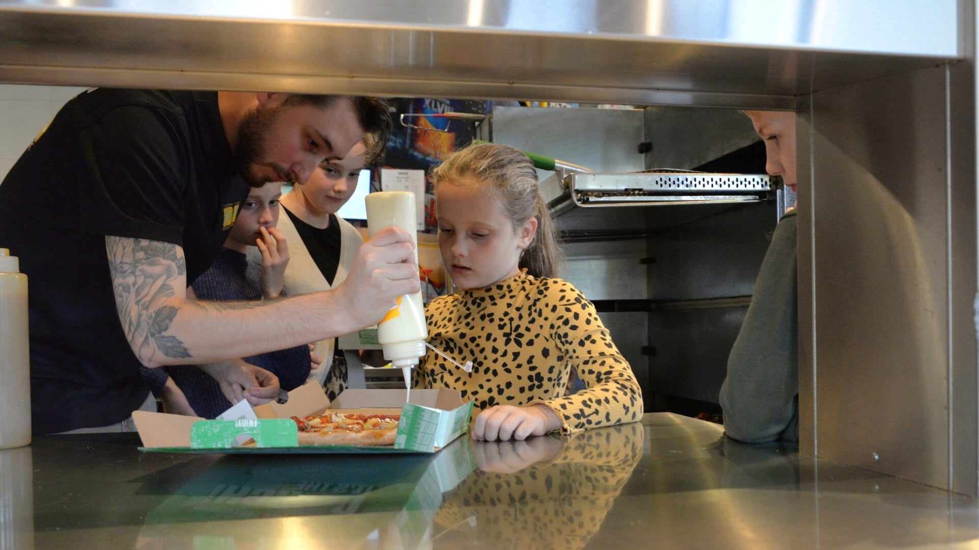 Workshop pizzabakken voor jonge Nijkerkse mantelzorgers