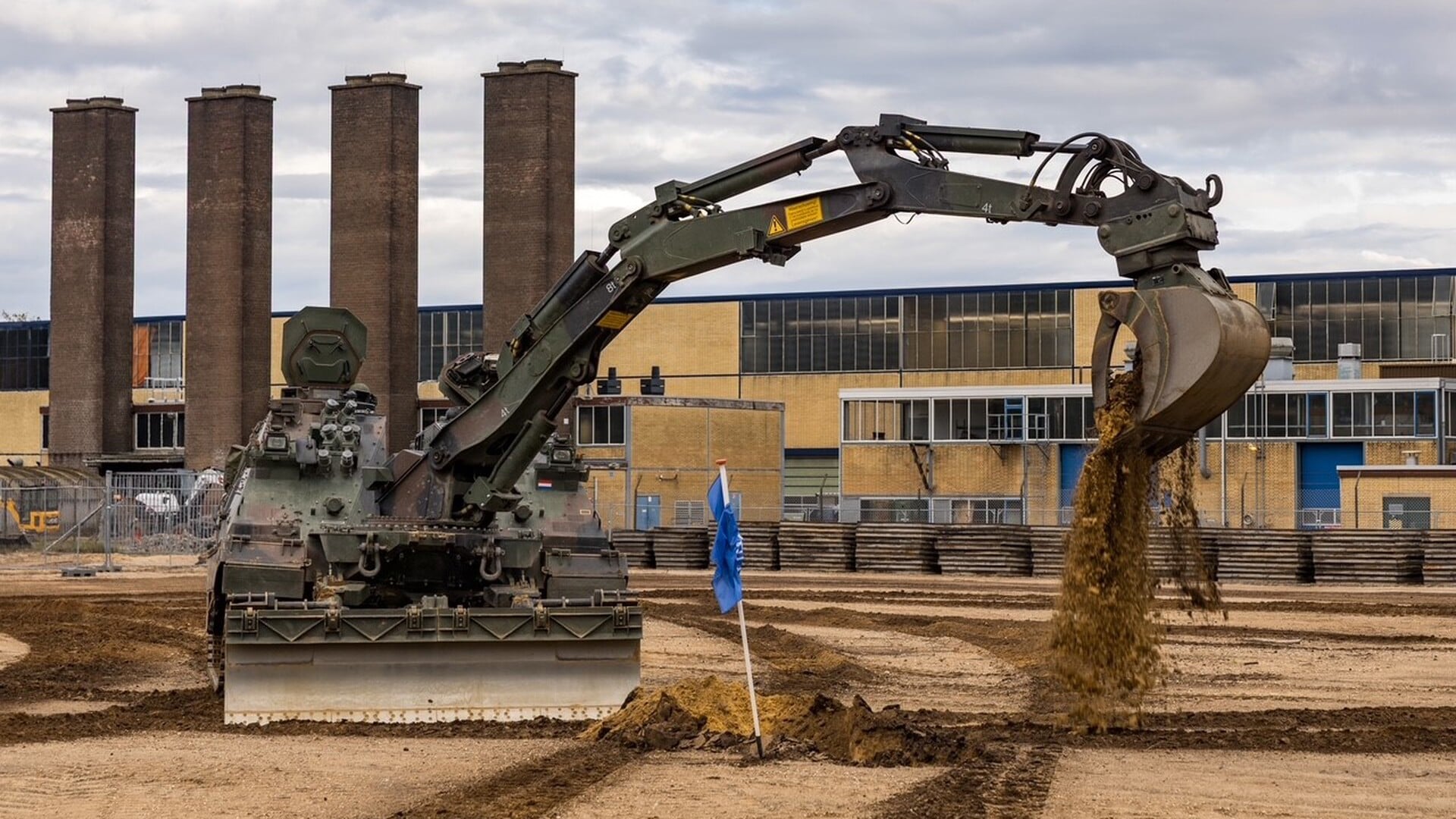 Eerste schop in de grond voor nieuwe ‘tankwerkplaats’ op Leusderheide