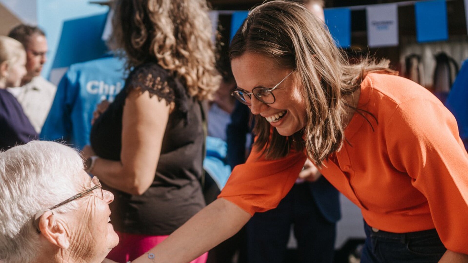 ChristenUnie-lijsttrekker Mirjam Bikker komt afval prikken met Job Priem; ook verkiezingsprogramma i