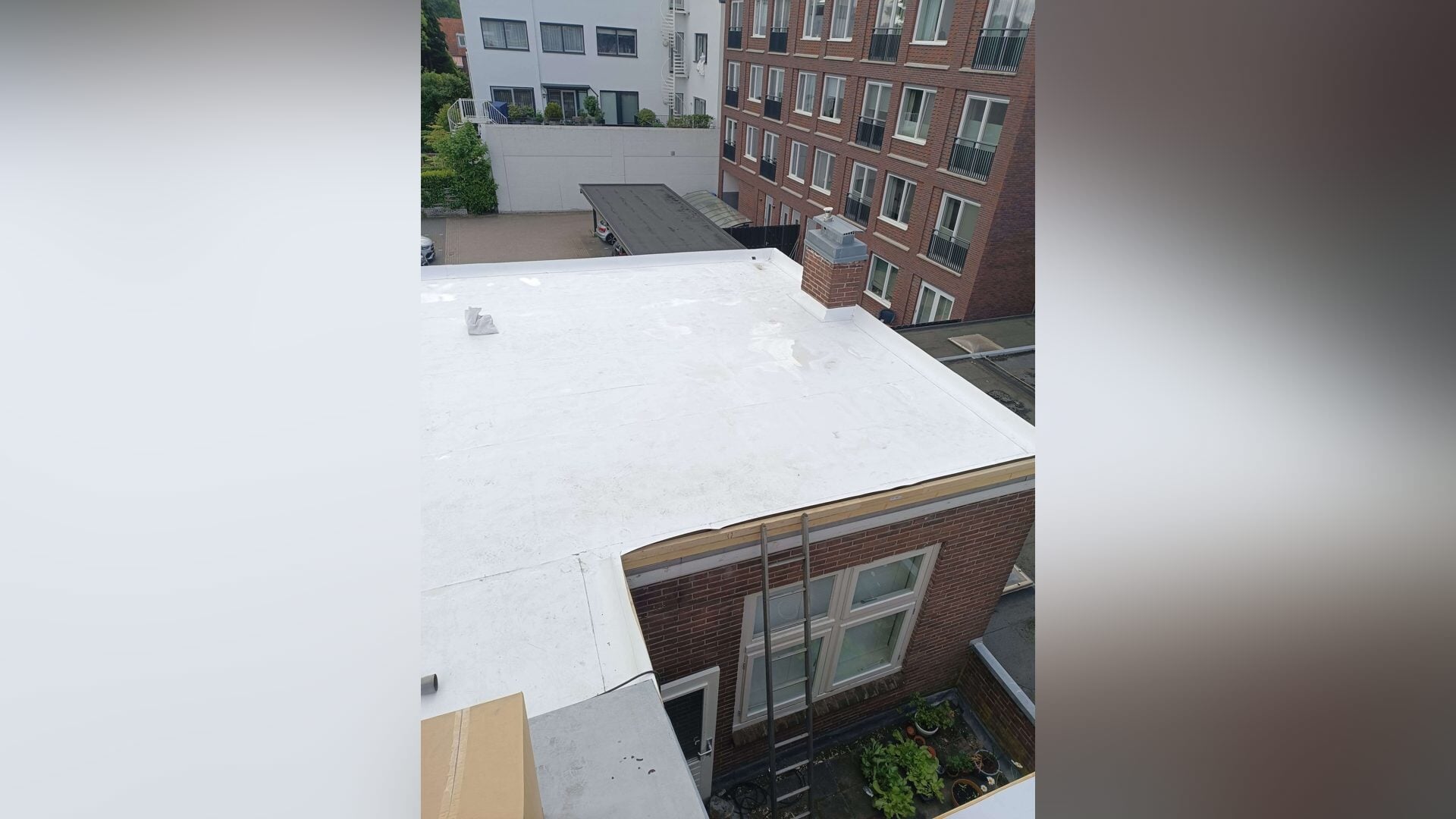 Witte TPO-daken houden Leusdense woningen koeler: Broekhuizen Dakbedekkingen ziet duidelijke trend
