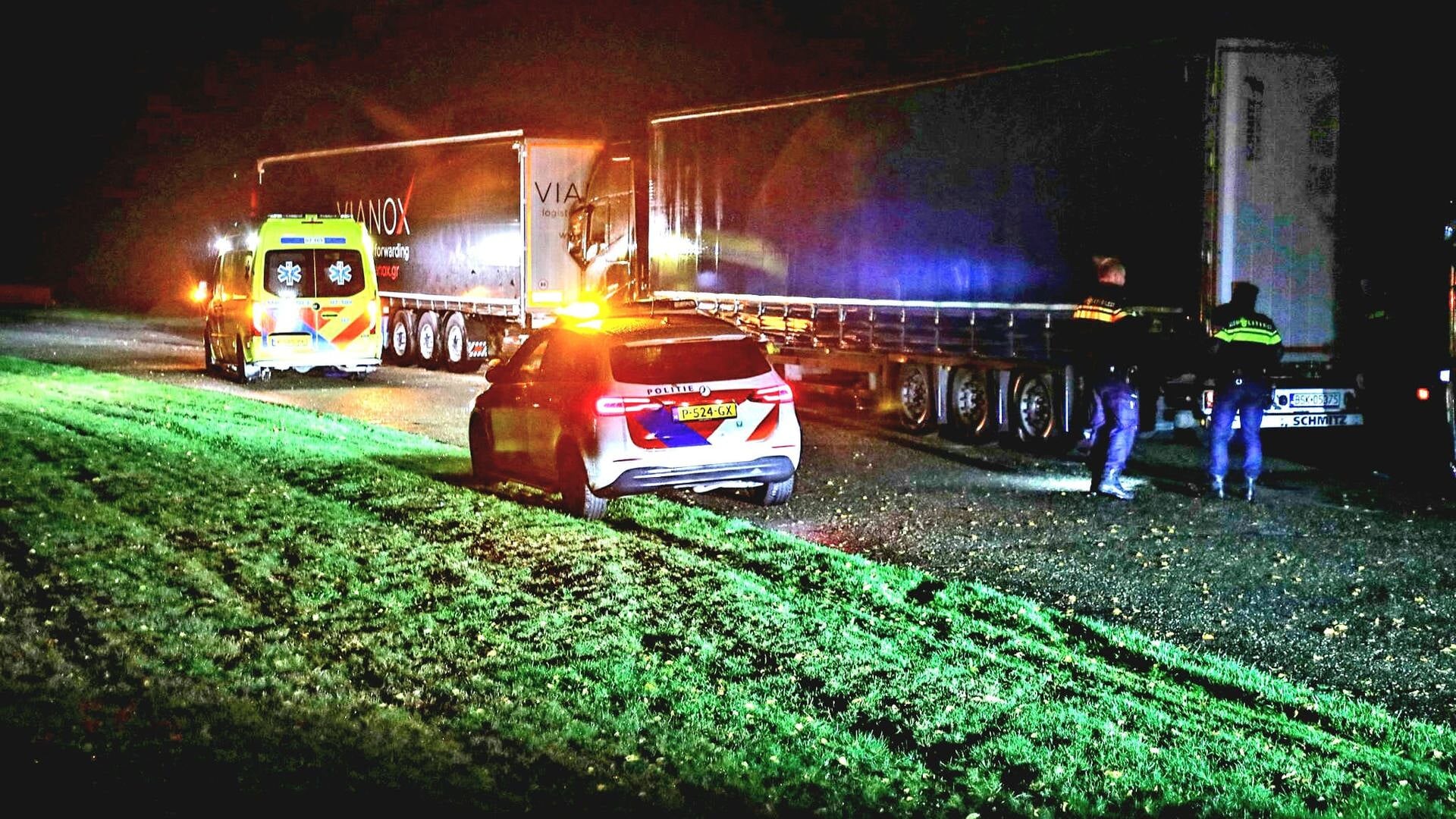 Hulpdiensten massaal gealarmeerd voor onwelwording op parkeerplaats langs de A1 bij Voorthuizen